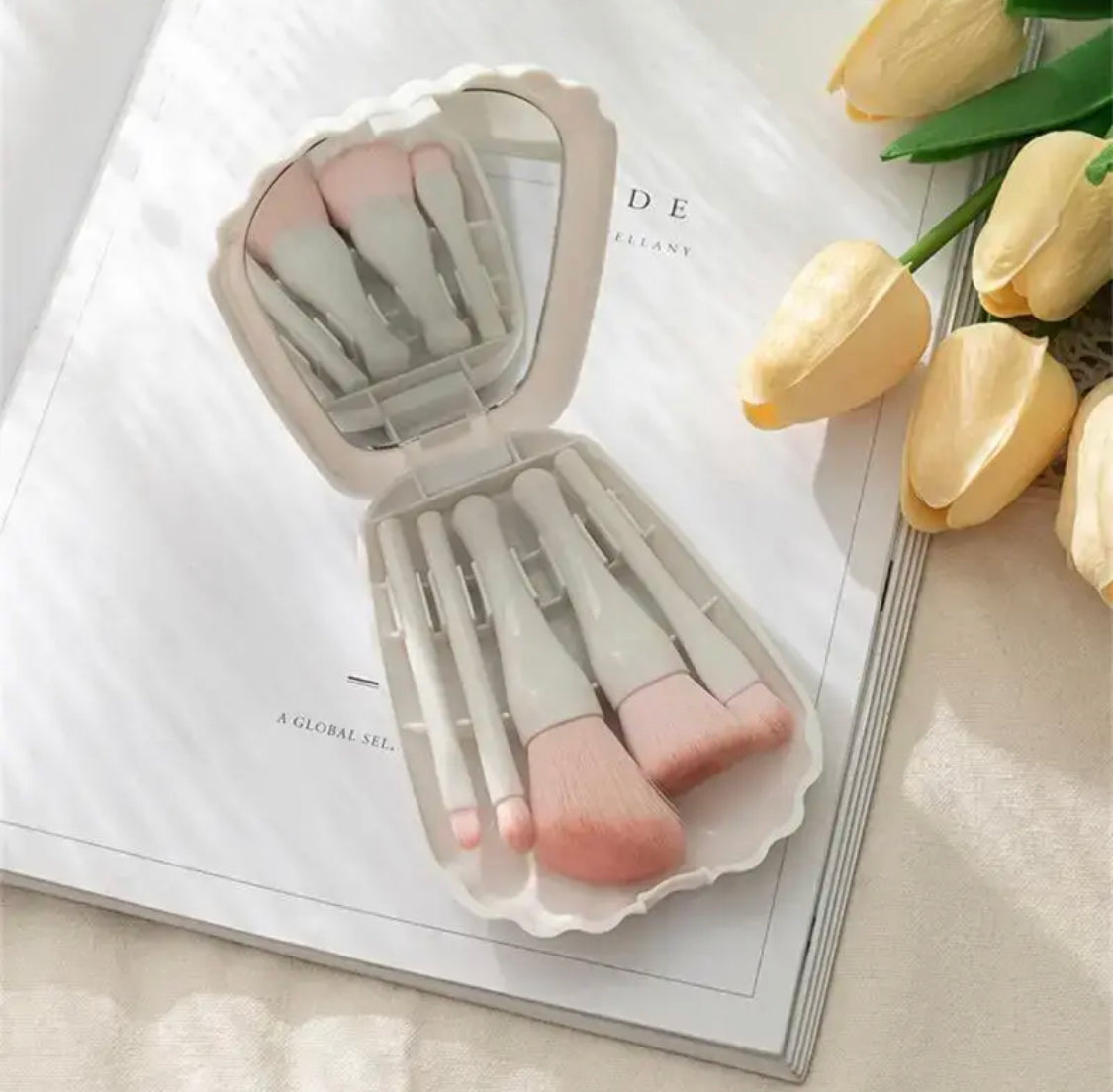 5pcs Sea Shell Portable Makeup Brush Set HD Mirror Soft Fiber Hair Beauty Brush