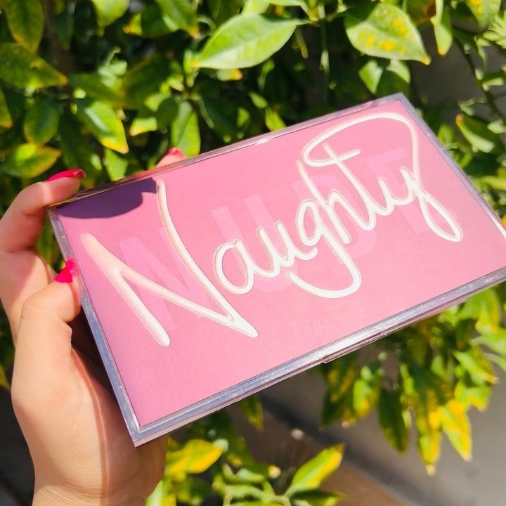 Hudamoji - 18 Color Naughty Matte & Shimmer Eyeshadow Palette